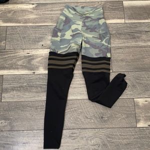 Bombshell camp leggings